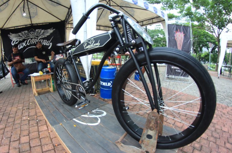 CUSTOMLAND 2017 – OLD AND NEW