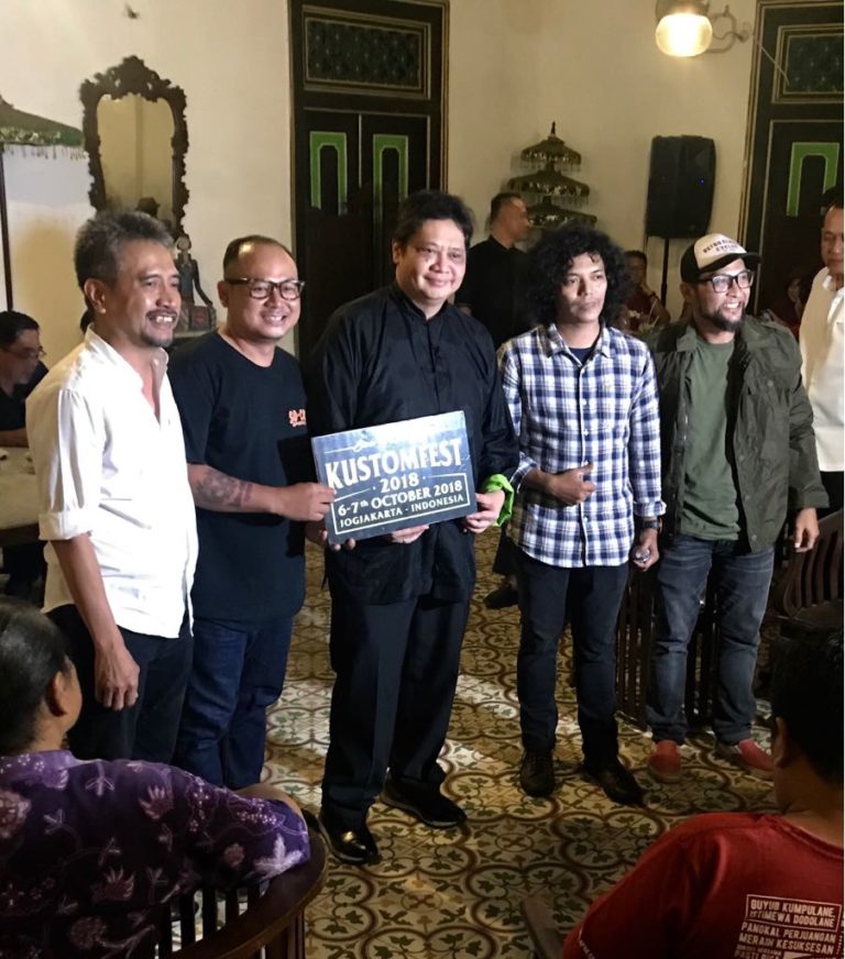 “TANTANGAN” KEMENTERIAN PERINDUSTRIAN : REALISASI INDUSTRI KUSTOM INDONESIA