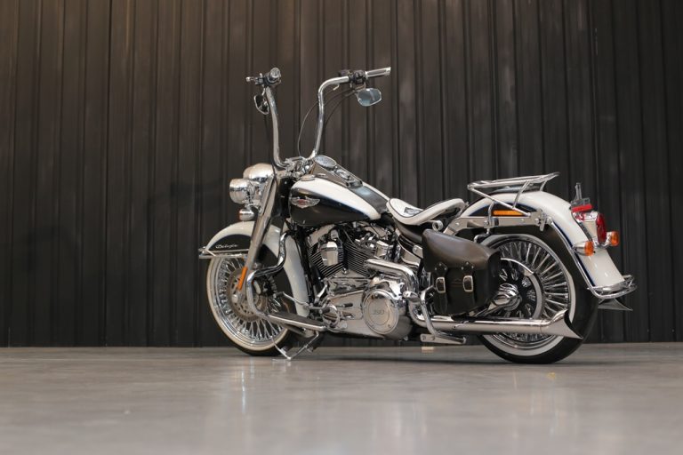 Sinten Remen Chop And Ride Yogyakarta – Harley Davidson Softail Deluxe “Gangster Style”